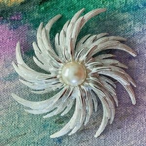 VINTAGE SARAH COVENTRY Statement Brooch
